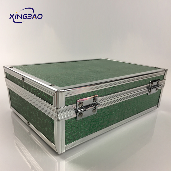 Green crocodile Small Professional Elegant Design Portable Cosmetic Case